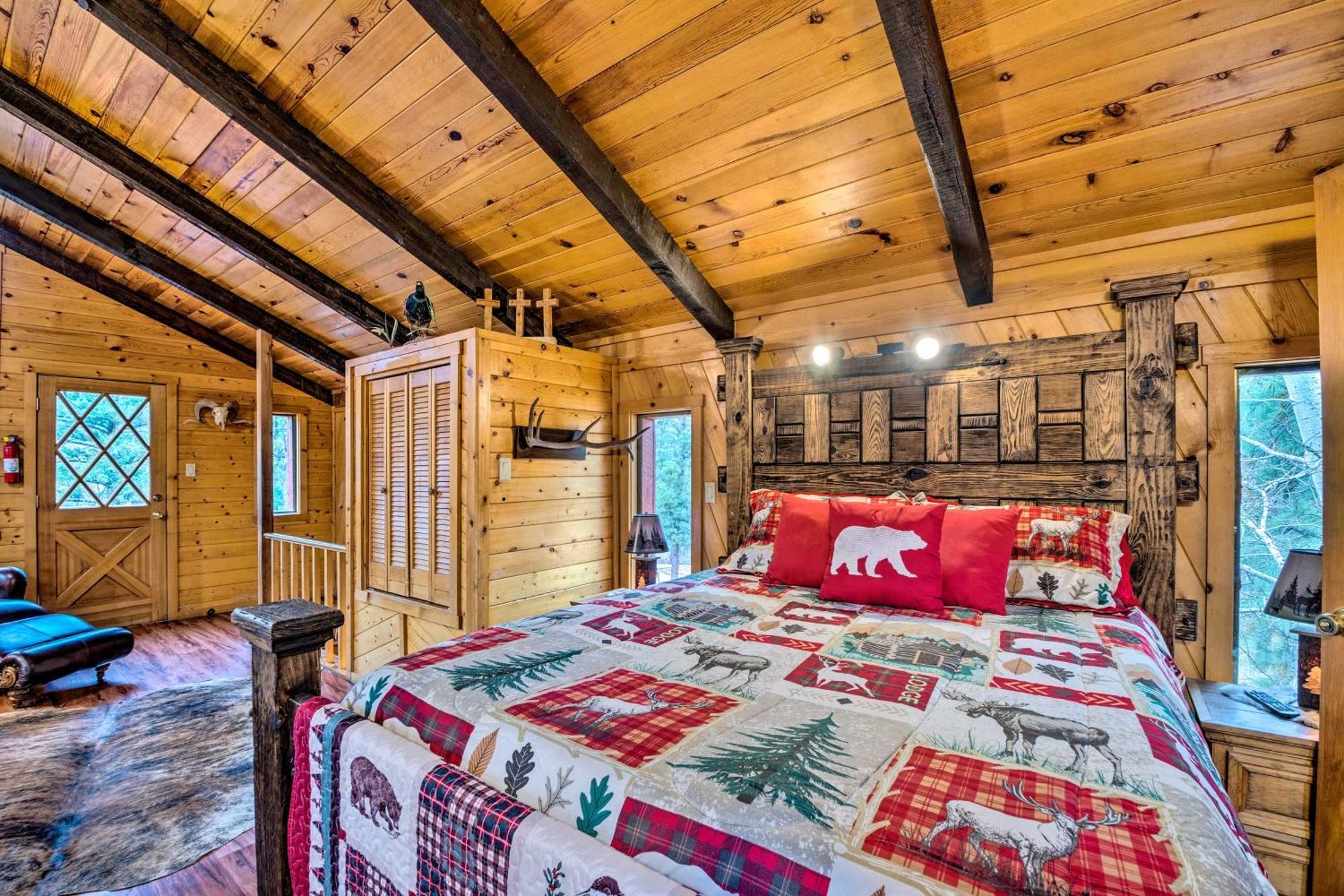 Unique Bear Country Cabin In Ruidoso With Hot Tub! المظهر الخارجي الصورة