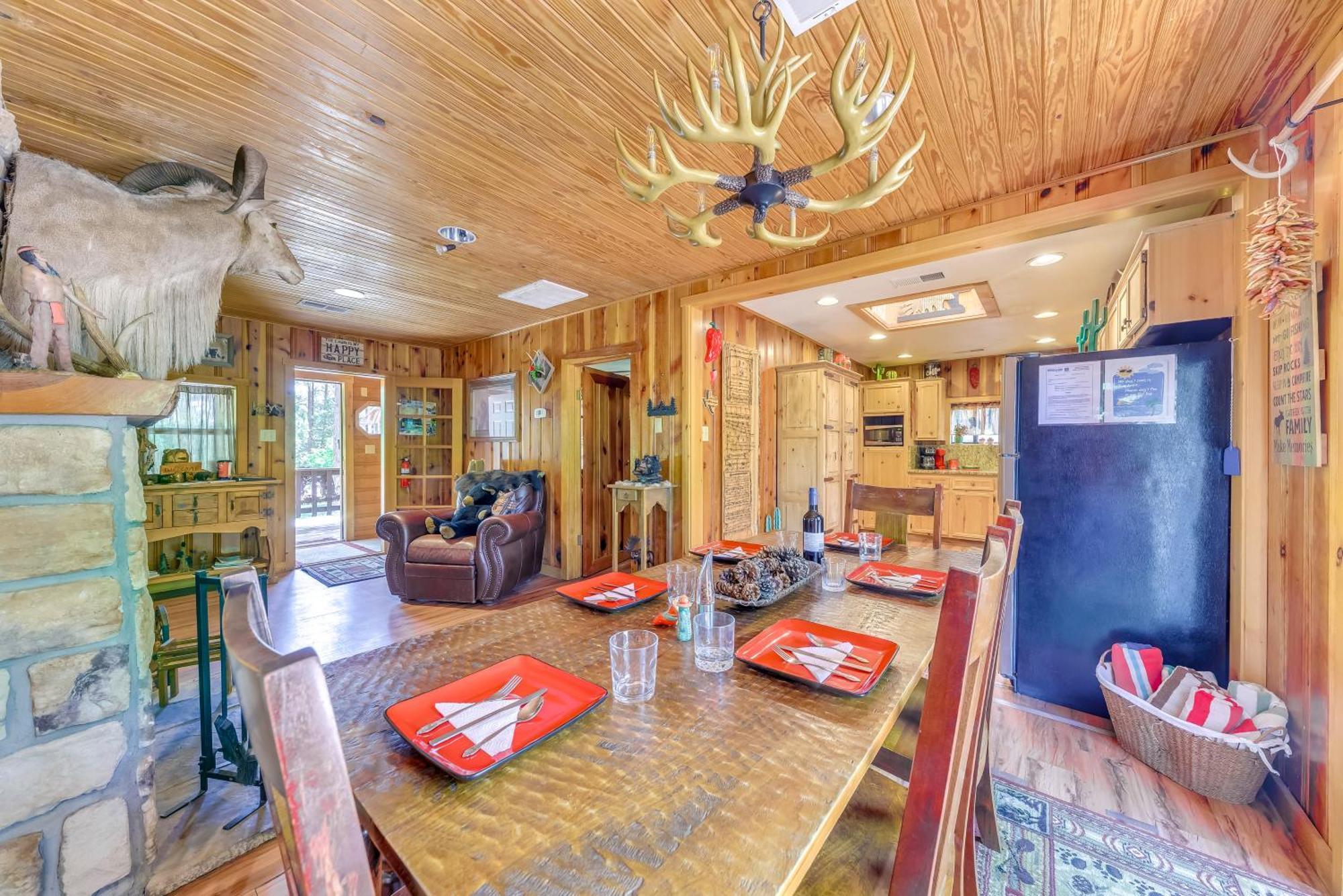 Unique Bear Country Cabin In Ruidoso With Hot Tub! المظهر الخارجي الصورة