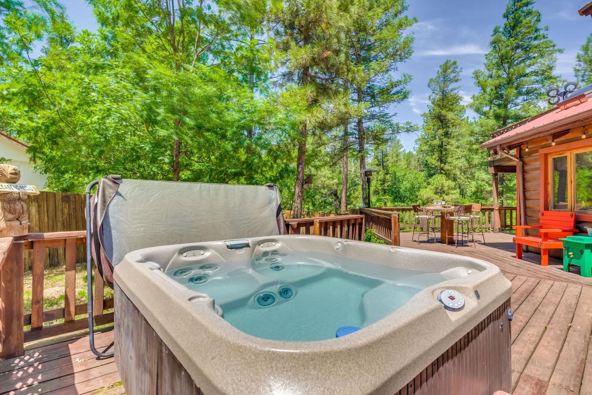 Unique Bear Country Cabin In Ruidoso With Hot Tub! المظهر الخارجي الصورة