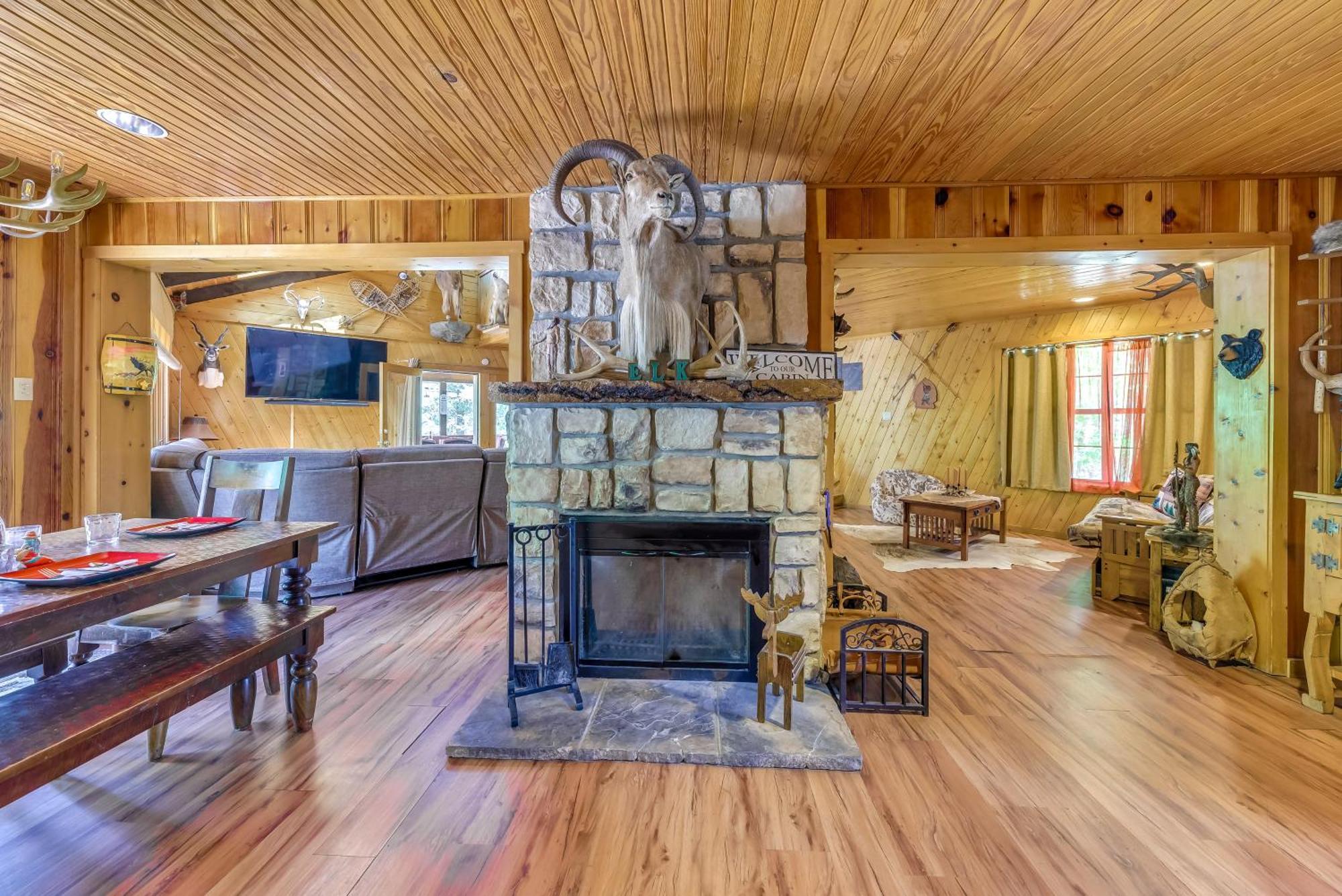 Unique Bear Country Cabin In Ruidoso With Hot Tub! المظهر الخارجي الصورة