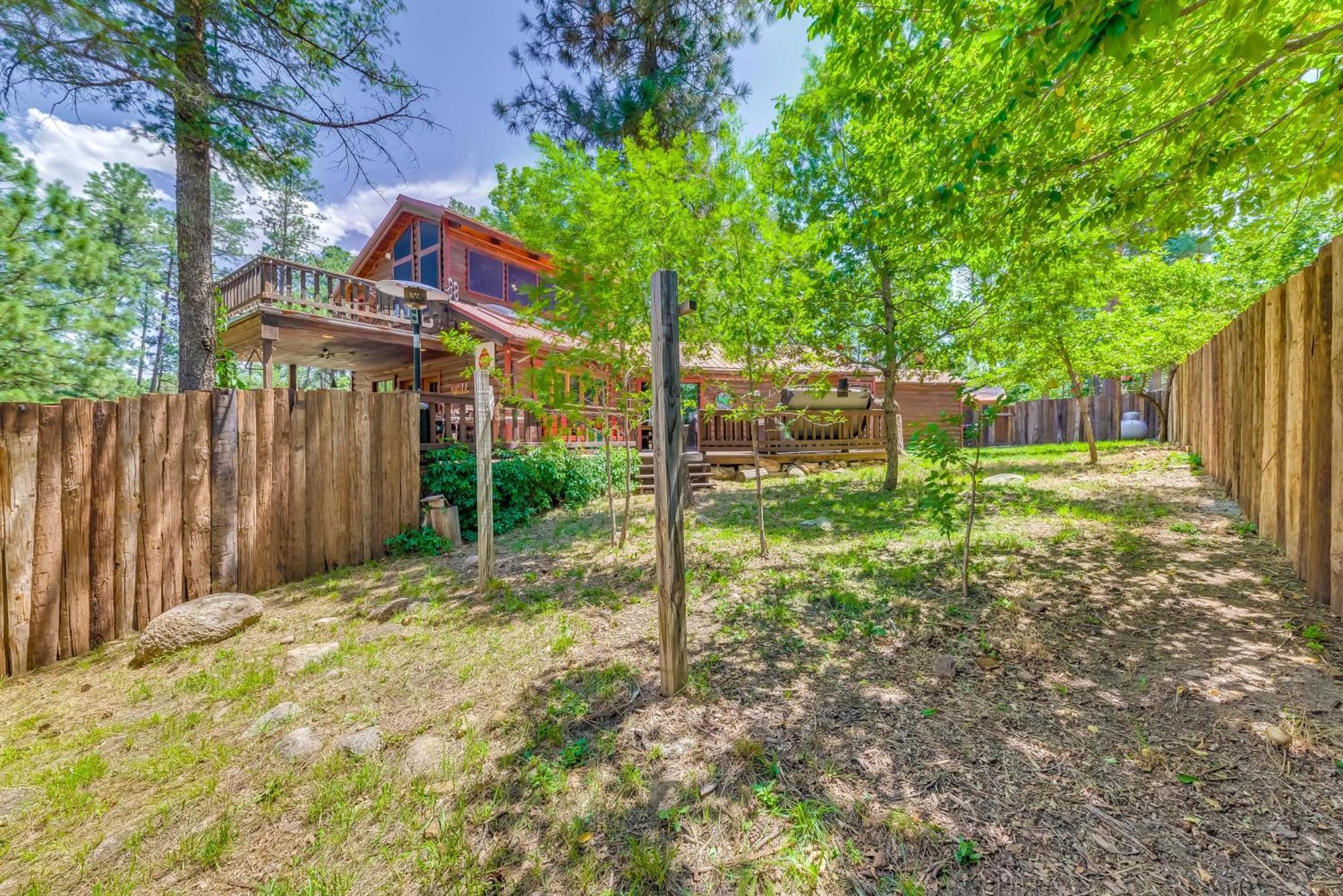 Unique Bear Country Cabin In Ruidoso With Hot Tub! المظهر الخارجي الصورة